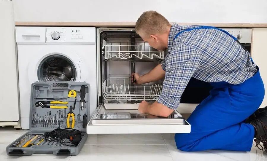 Taraklı Viessmann servisi teknisyen ekibi beyaz eşya tamiri yaparken
